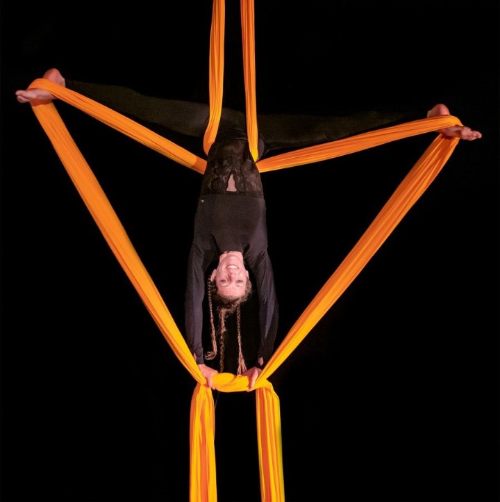 AERIAL SILK acrobatics 16 meters